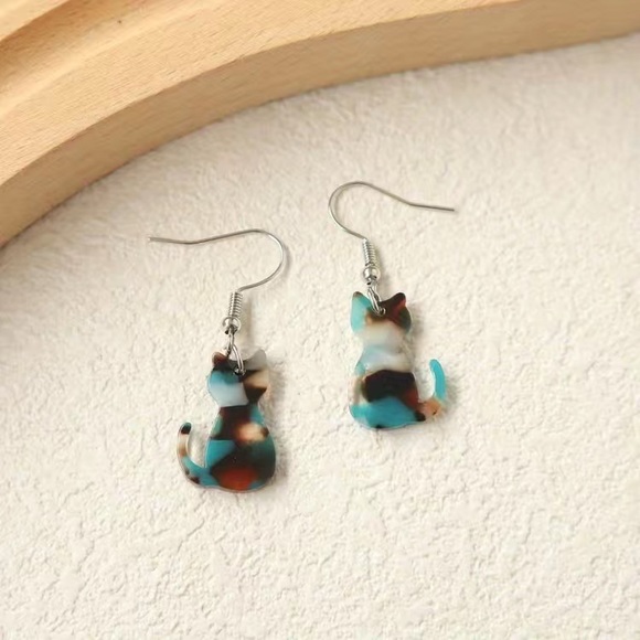 Retro Cat Design Acrylic Hook Earrings - Picture 3 of 4